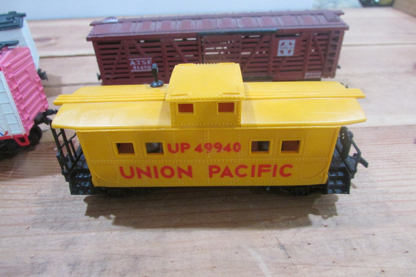 HO Scale (6) Assorted Freights Cars Lot#0329