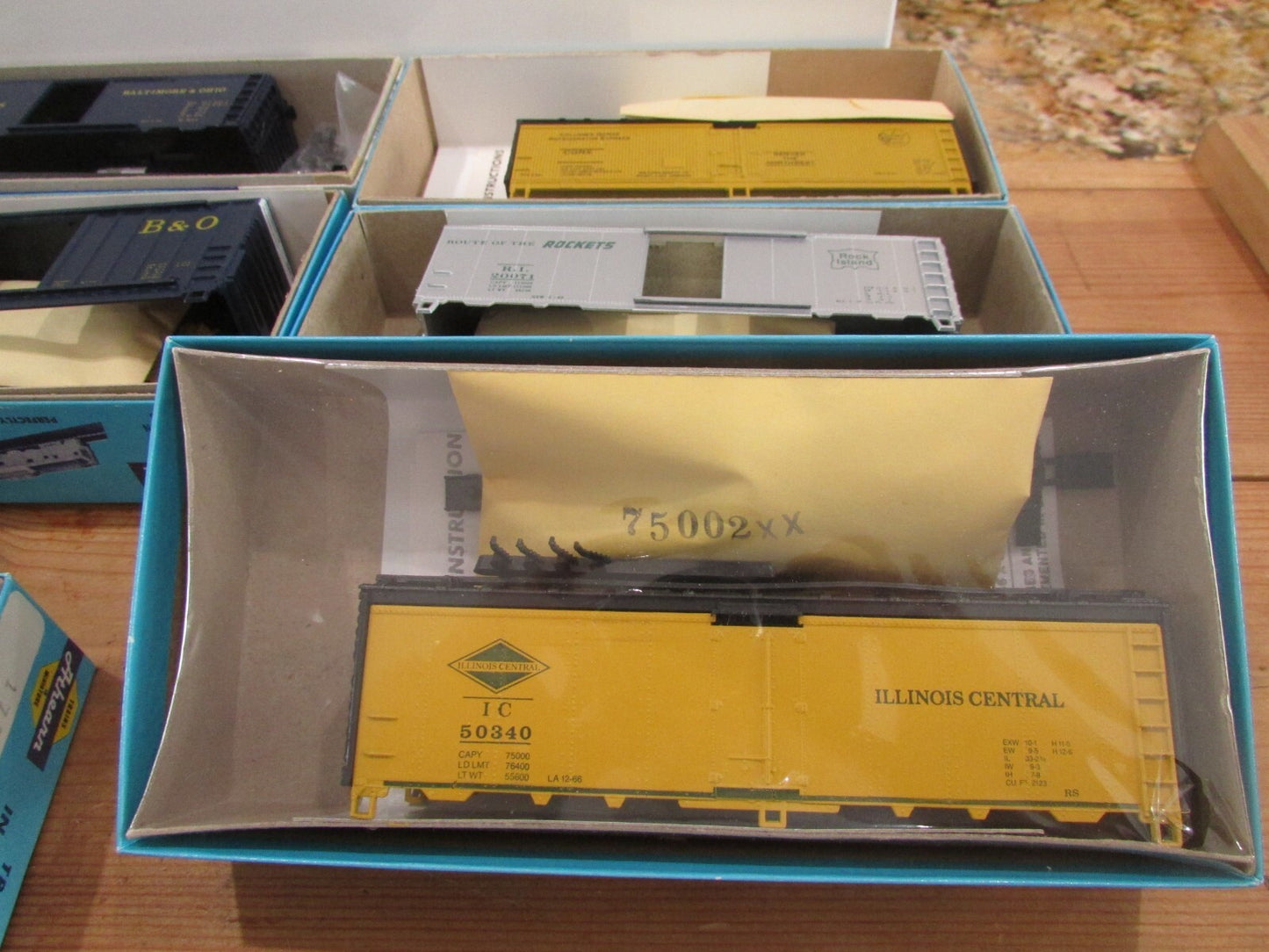 HO Scale Roundhouse & Athearn Assorted Freight Cars Kits (9) Lot#1986