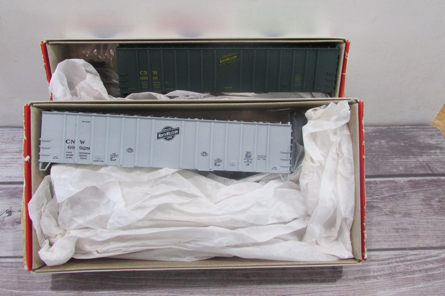 HO Scale Walthers (2) Limited Edition Series 50' CNW Airslide Hopper Lot#4065