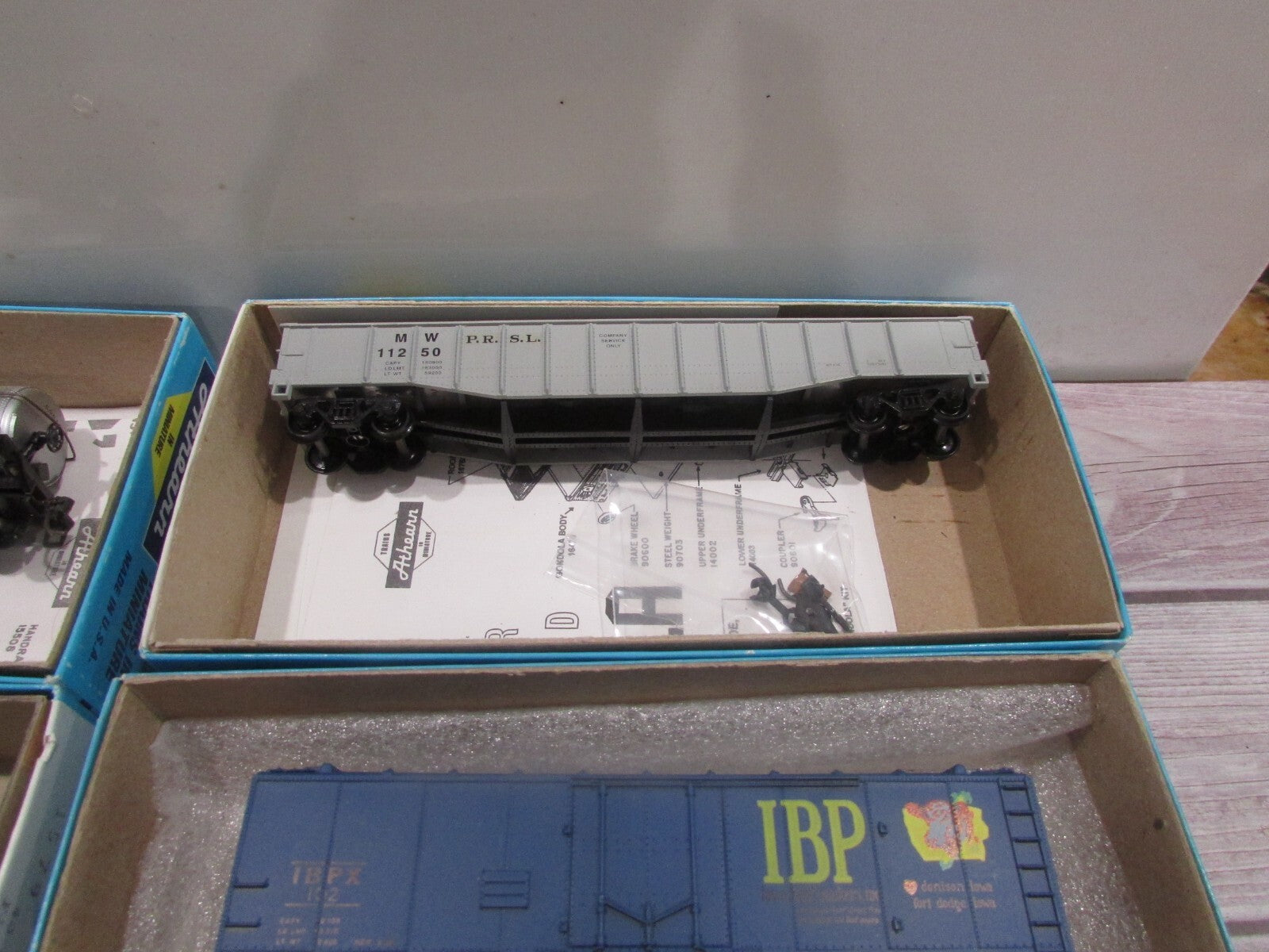 HO Scale Athearn (6) Assorted Freight Cars, Tanks, Box Cars, Gondola Lot#3271