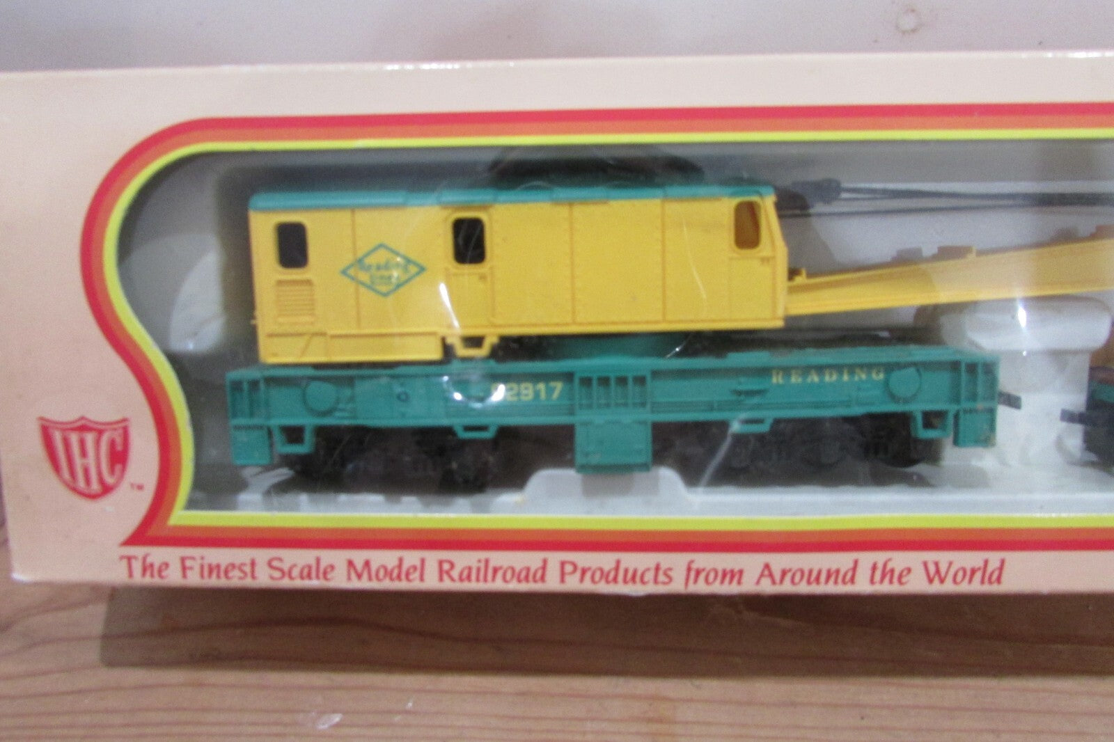 Ho Scale IHC Premier Series  Amtrak Crane Car w/ Boom Tender Reading Lot#2940