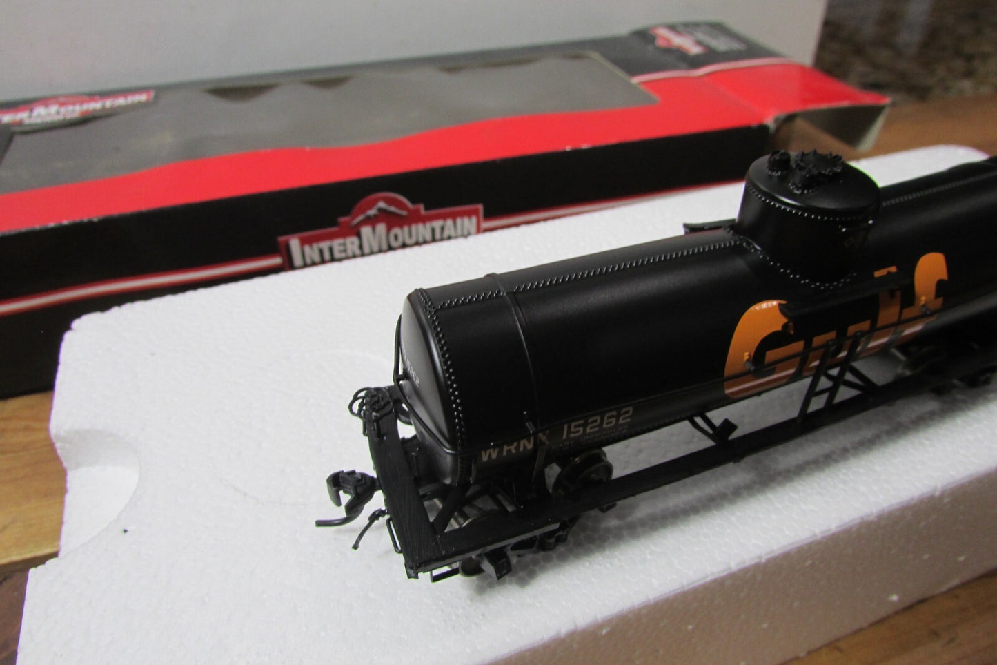 HO Scale InterMountain 46203-28 10.000 Gallon Tank Car Gulf # 15262 Lot#4143
