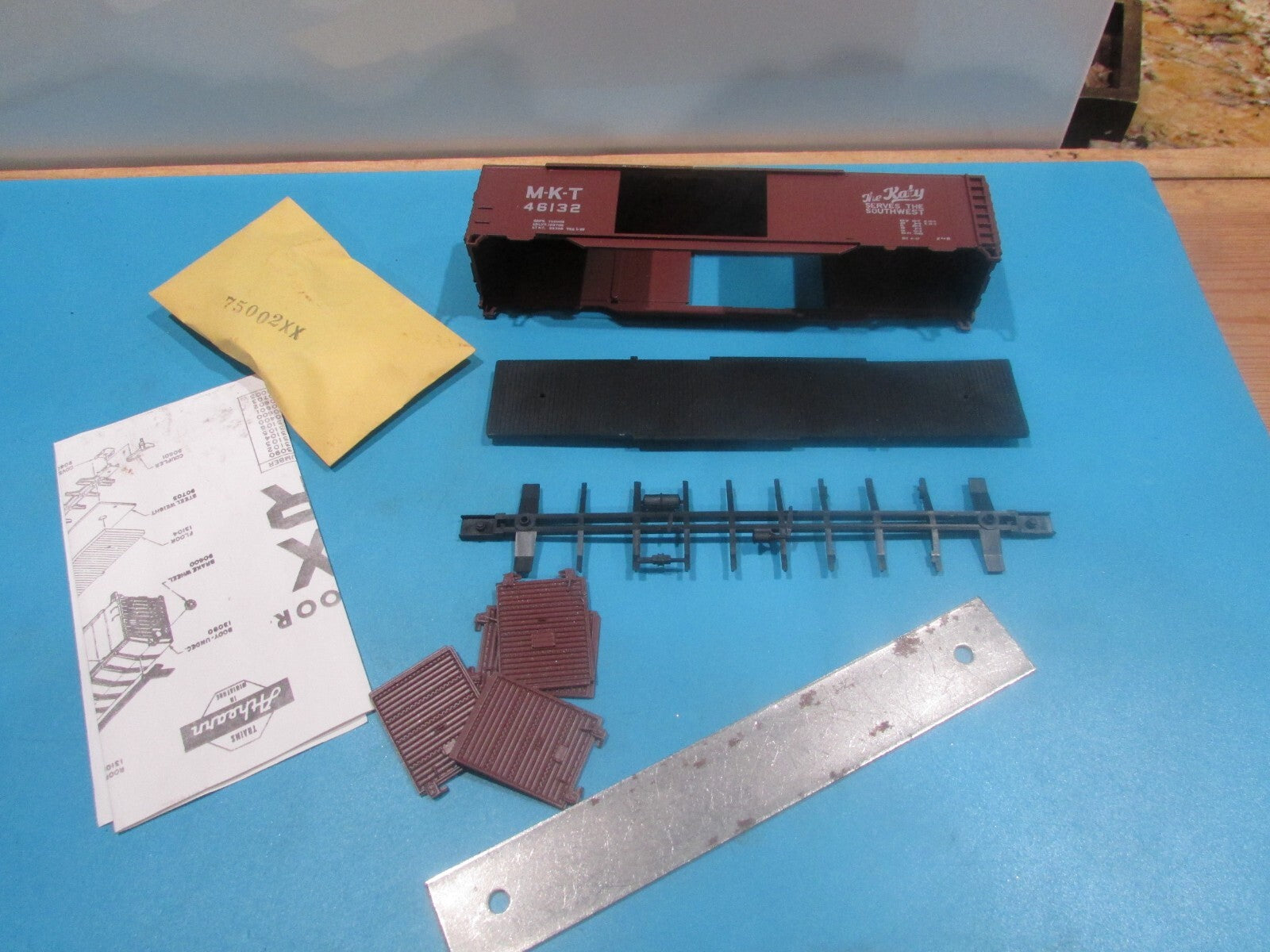 HO Scale Athearn 5033 50ft Auto Box Car Car Kit MKT