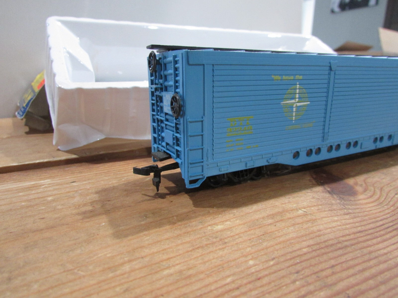 HO Scale AHM 5270-05 All Door Box Car DT&I RTR
