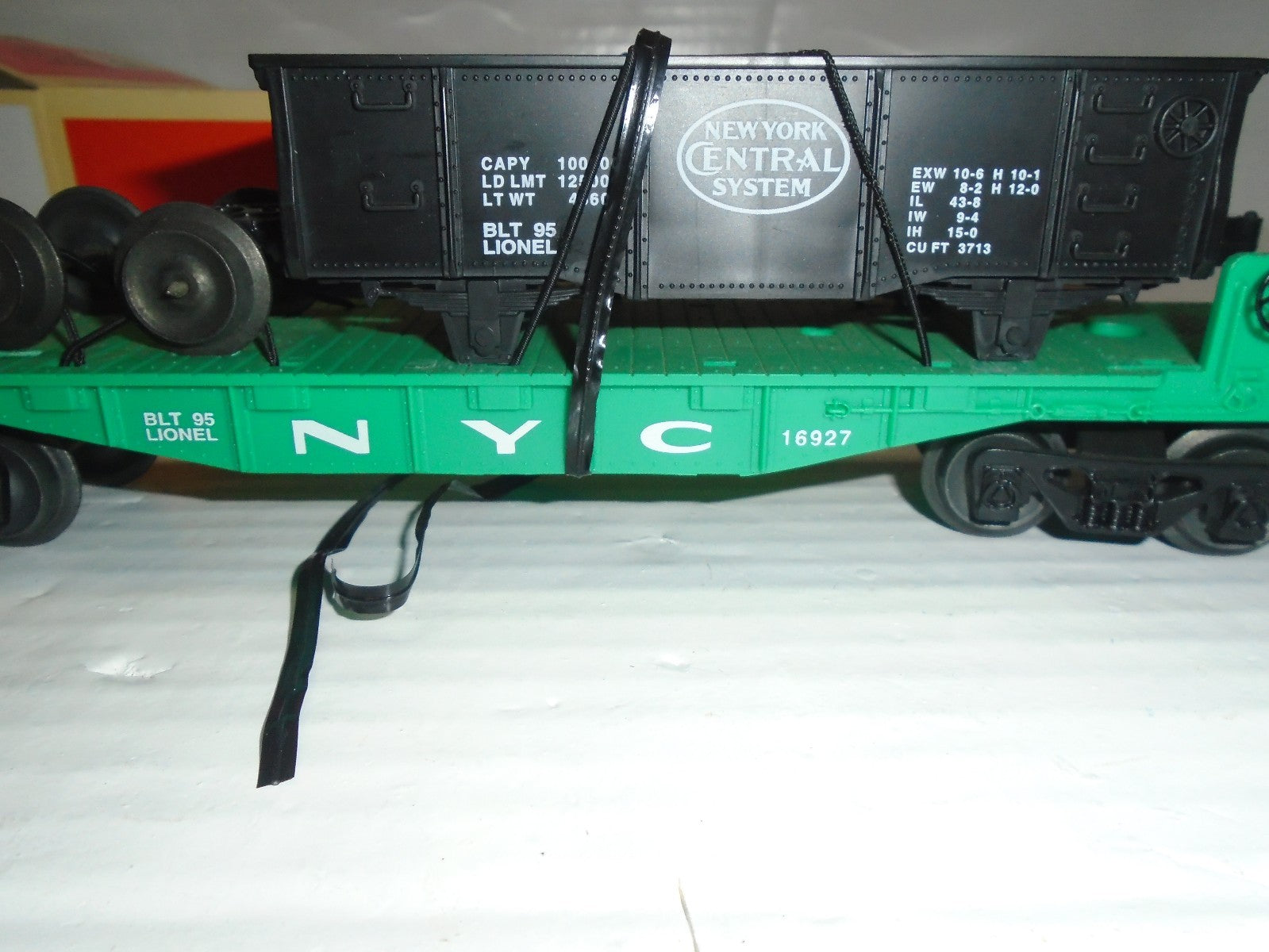 O Scale Lionel 6-16927 New York Central Flatcar w/Gondola