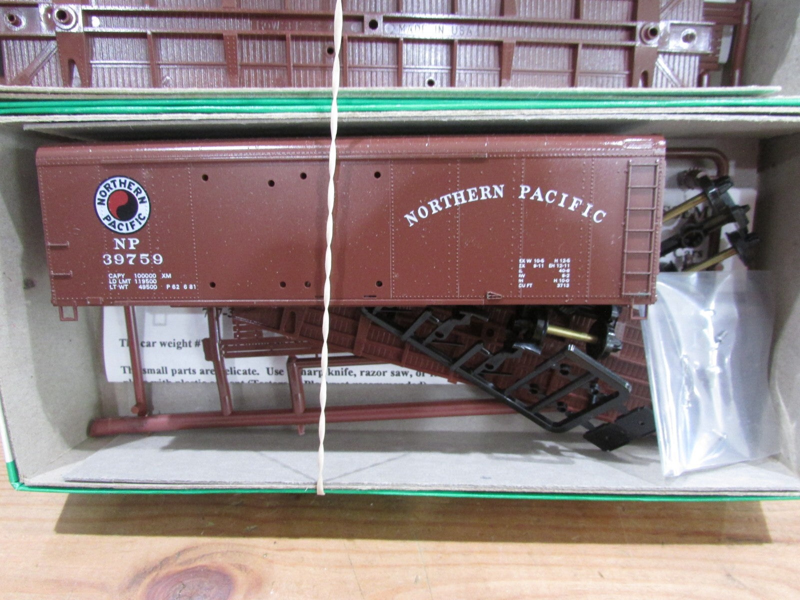 HO Scale Bowser (3)Assorted 40' & 50' DD Box Car Kits  Northern Pacific Lot#3515