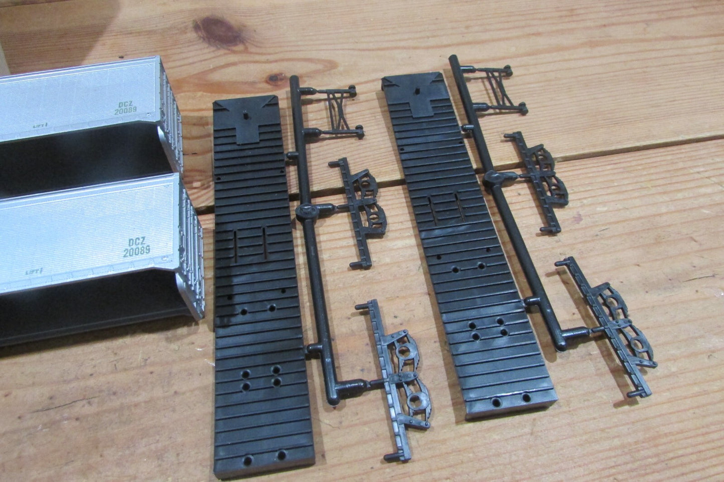 HO Scale Athearn 40FT Trailer DC Trucking 2 per Box ATH4496