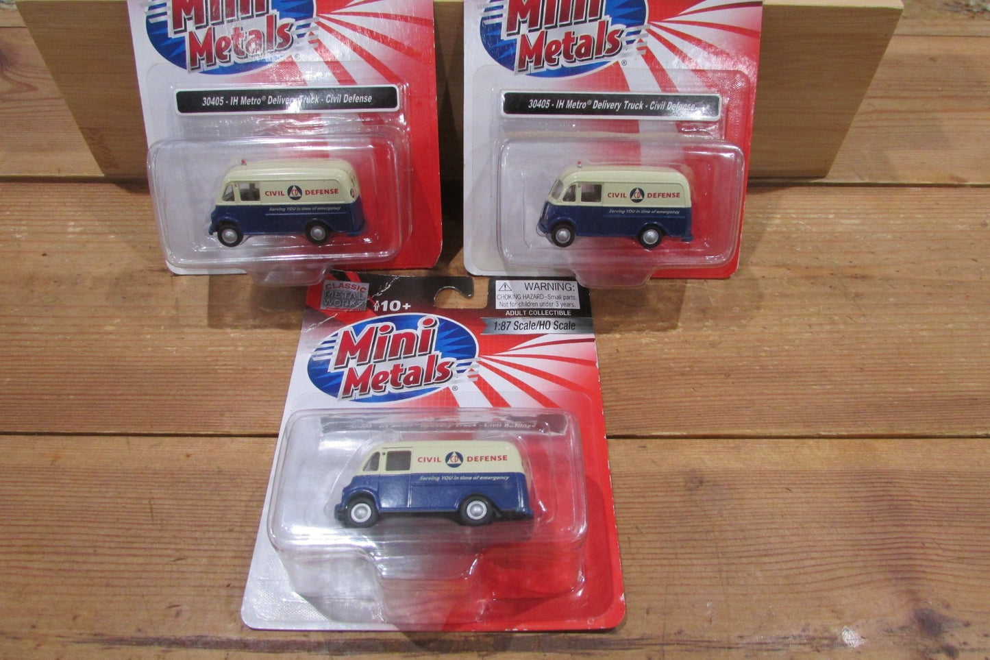 Ho Scale/1:87 Scale Classic Metal Work 30405 (3) IH Metro Delivery Truck