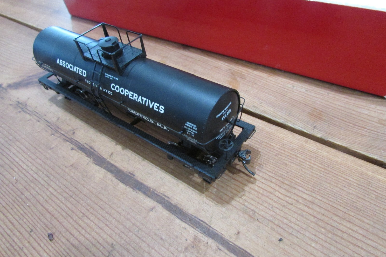 HO Scale Atlas 1062-2 11,000 Gallon Tank Car Associated Cooperatives #200 A4596