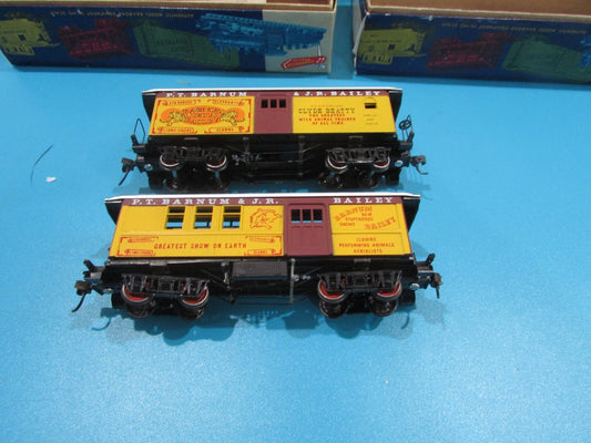 HO Scale Roundhouse (2) Barnum & Bailey Passenger Cars  Lot#1776