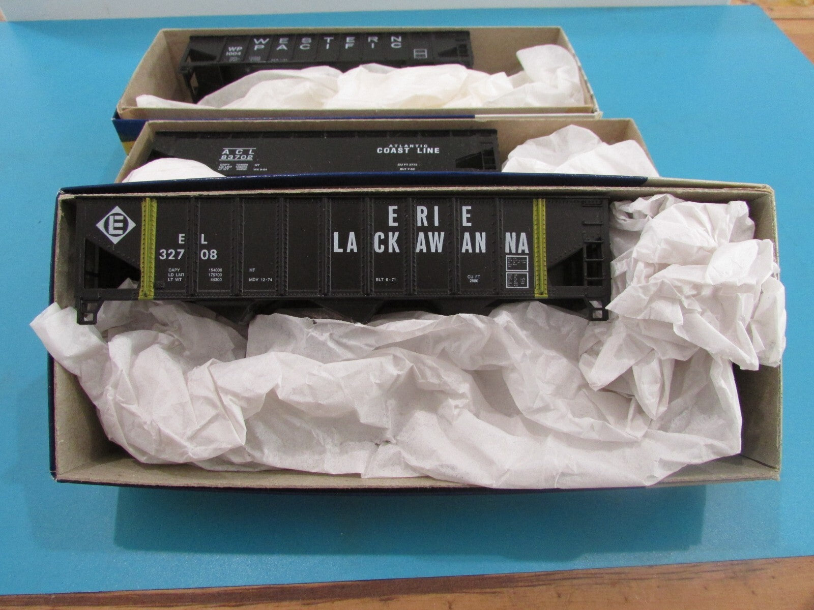 HO Scale Roundhouse Assorted Hopper Cars Lot#1614