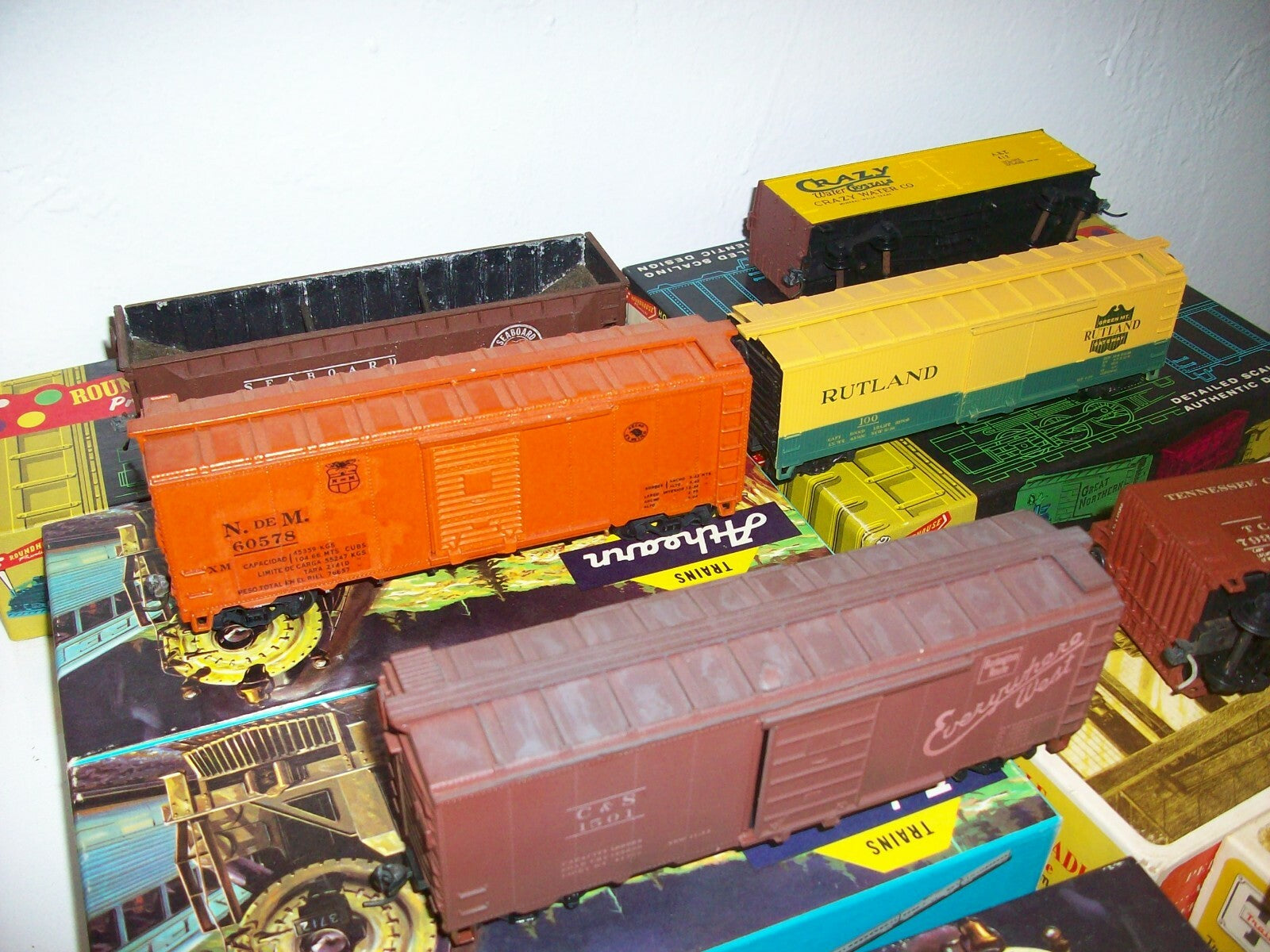 HO Scale (8) Assorted Freight Cars in Box Lot#4118