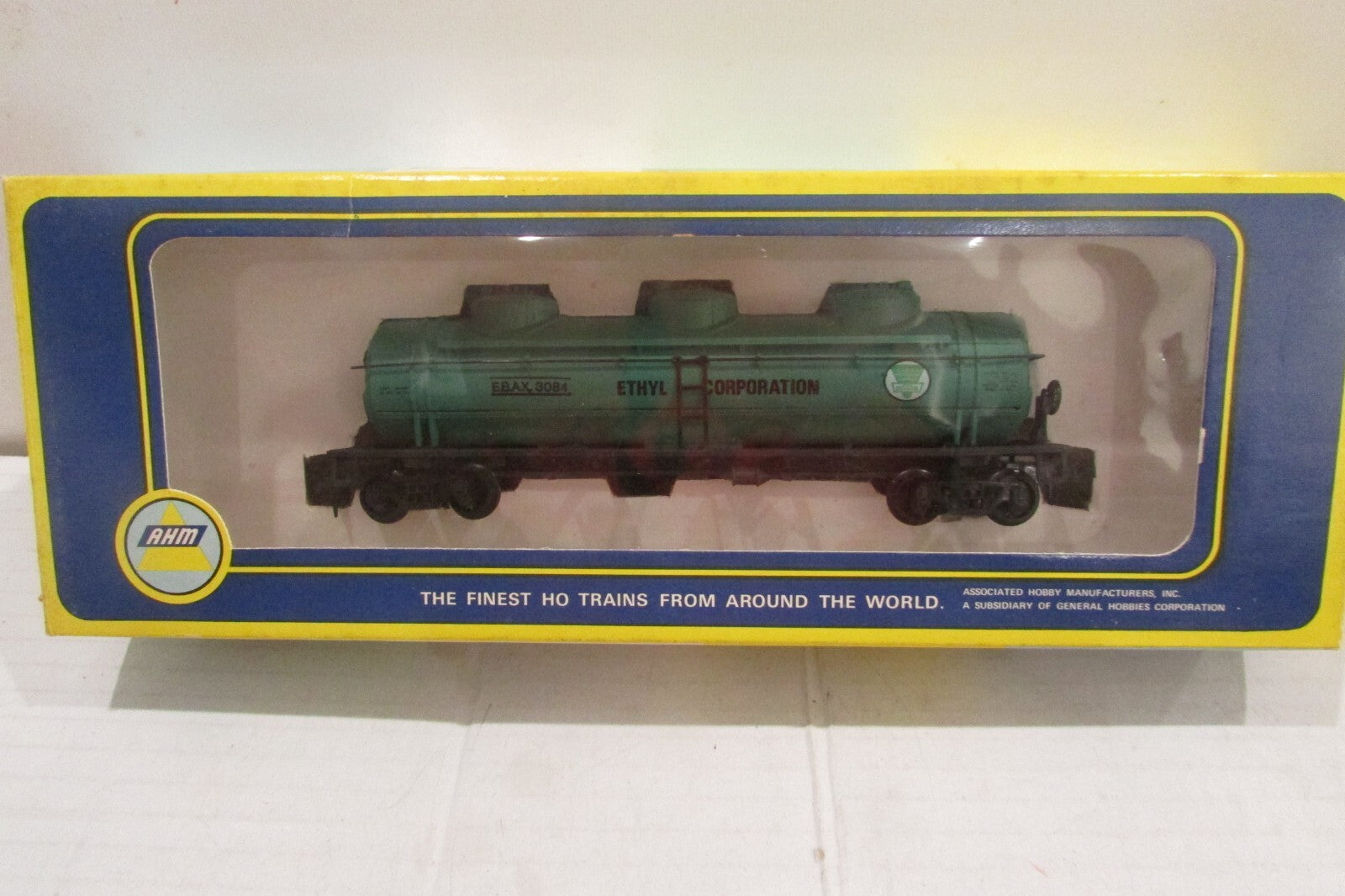 HO Scale AHM 480I Ethyl Corp. 3 Dome Tank Car EBAX 3084