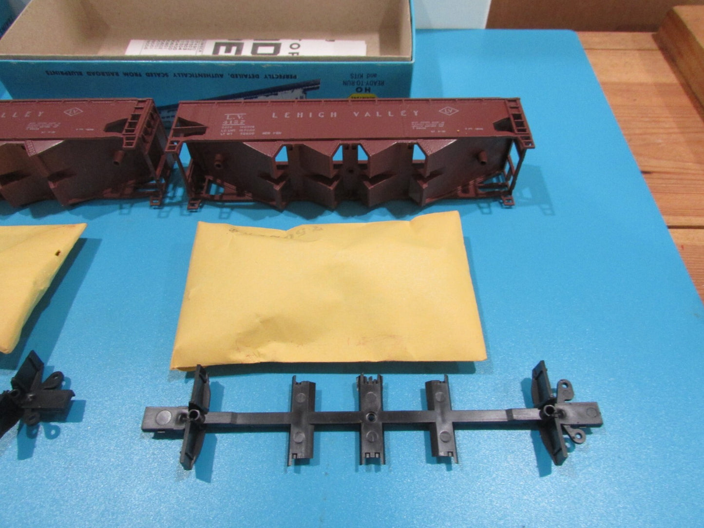 HO Scale Athearn (3) 1750 Hopper Cars Lehigh Valley Lot#1033