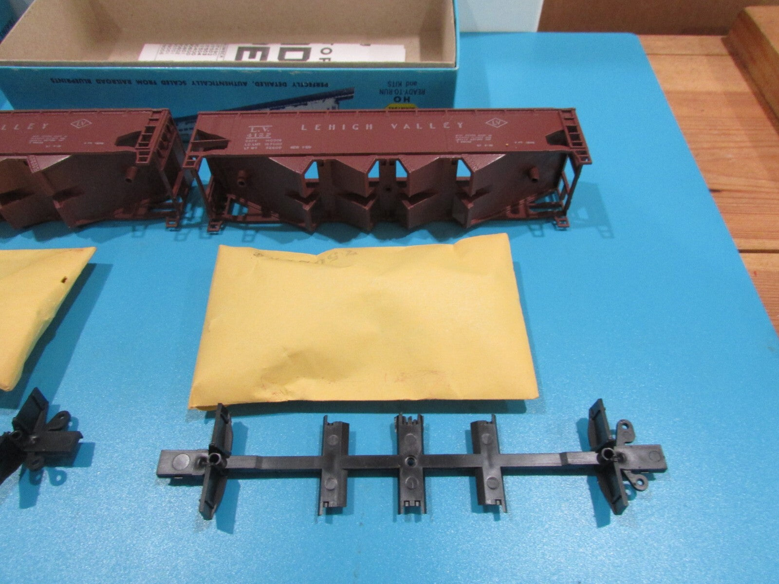 HO Scale Athearn (3) 1750 Hopper Cars Lehigh Valley Lot#1033