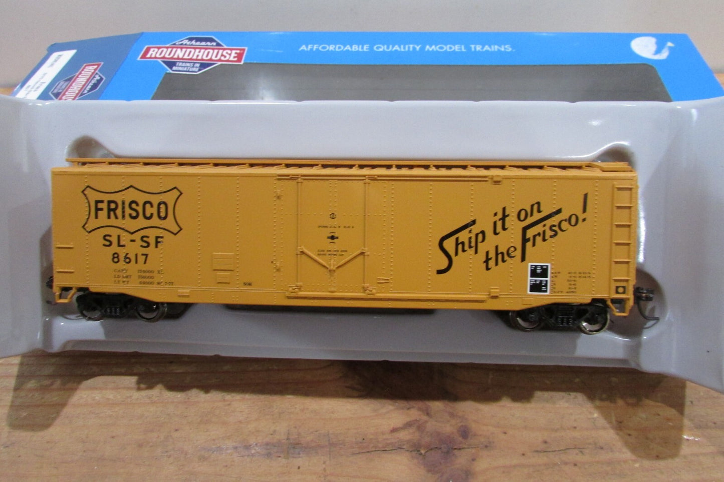 HO Scale Athearn/Roundhouse RND81462 50' PD Smooth BoxCar #8617 ATH4623