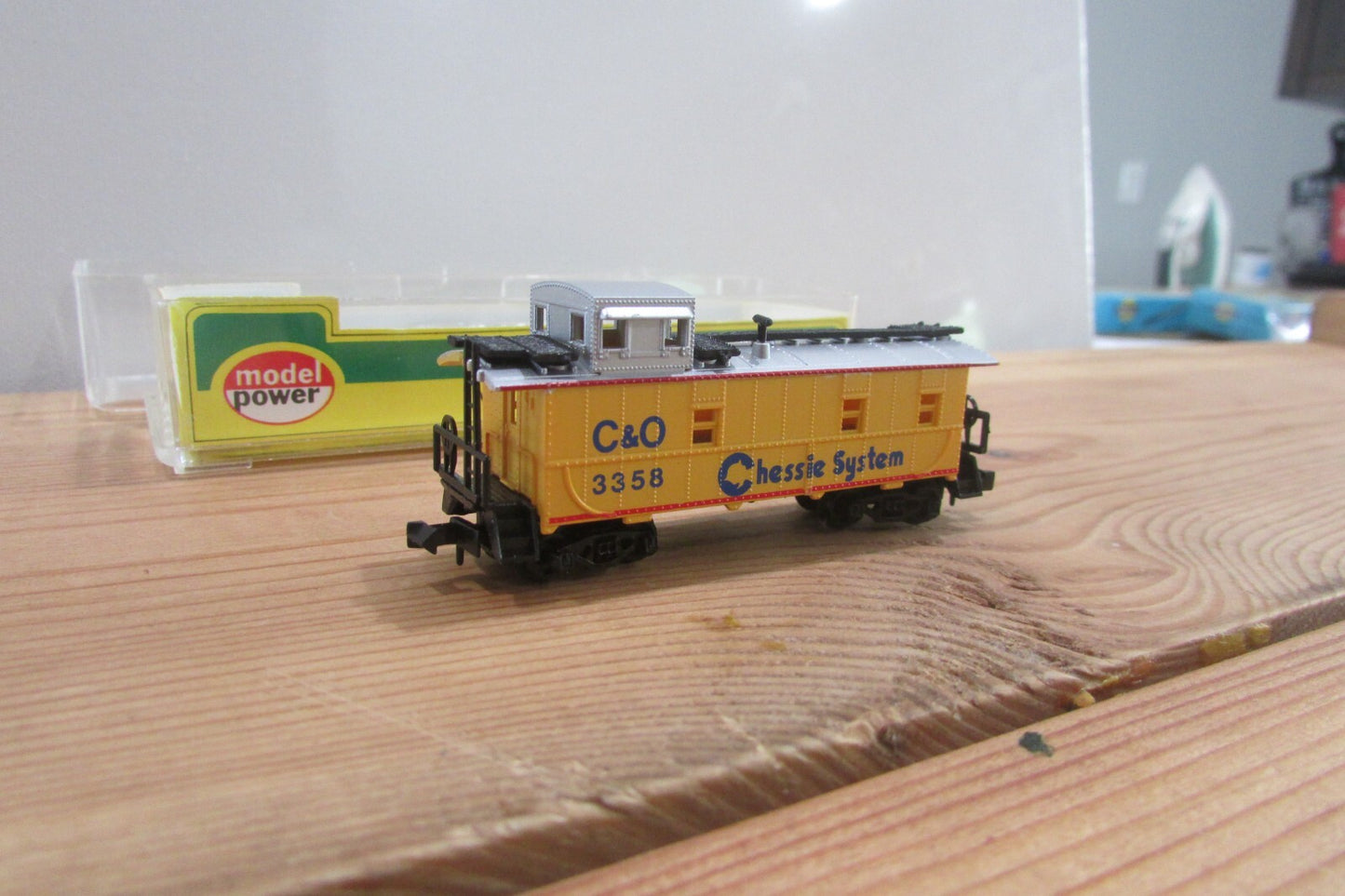 N Scale Model Power 3103 Chessie System Caboose