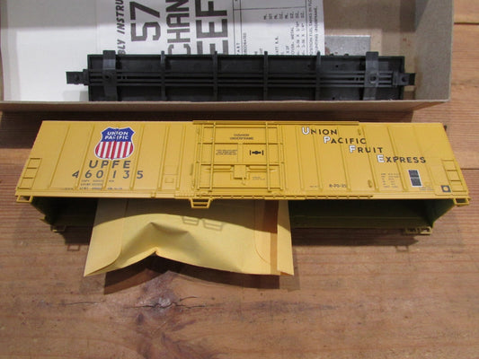 HO Scale Athearn 5467 Union Pacific 57' Mechanical Reefer #460135