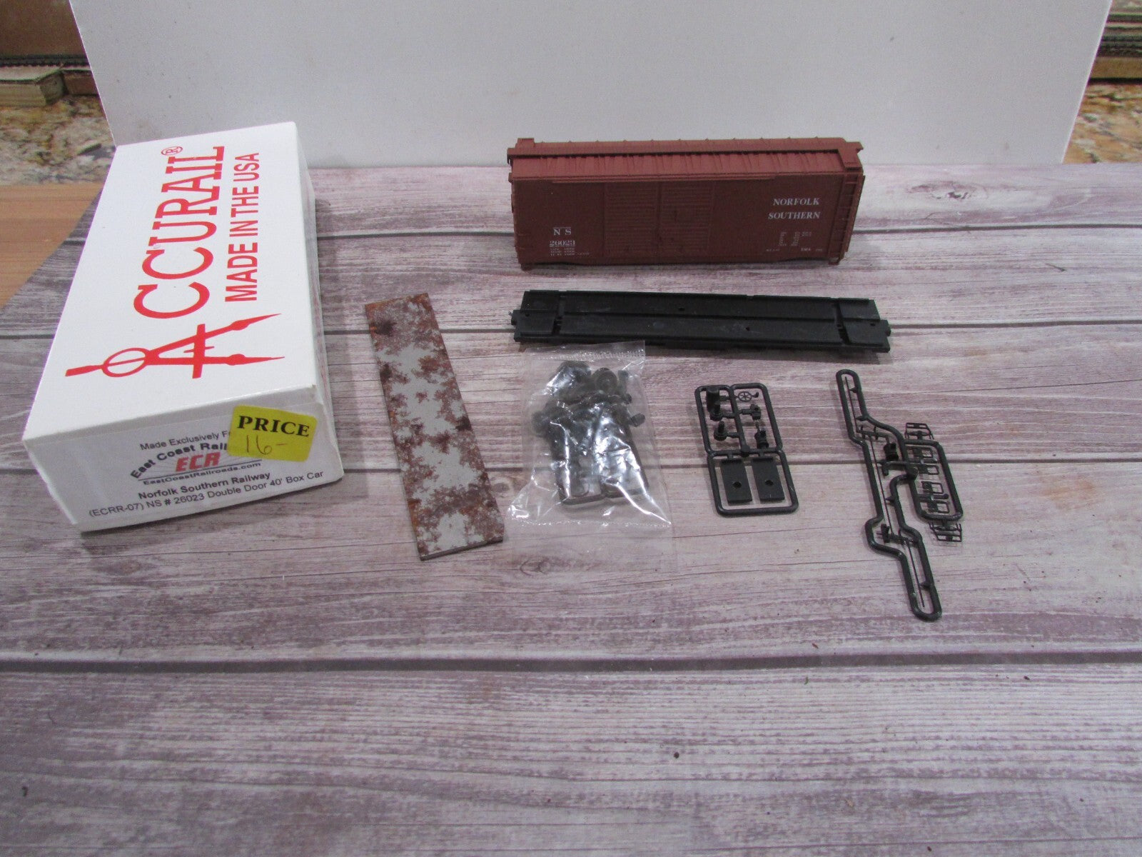 HO Scale  Accurail ECRR-07 Norfolk Southern DD 40' Box Car Kit #26023