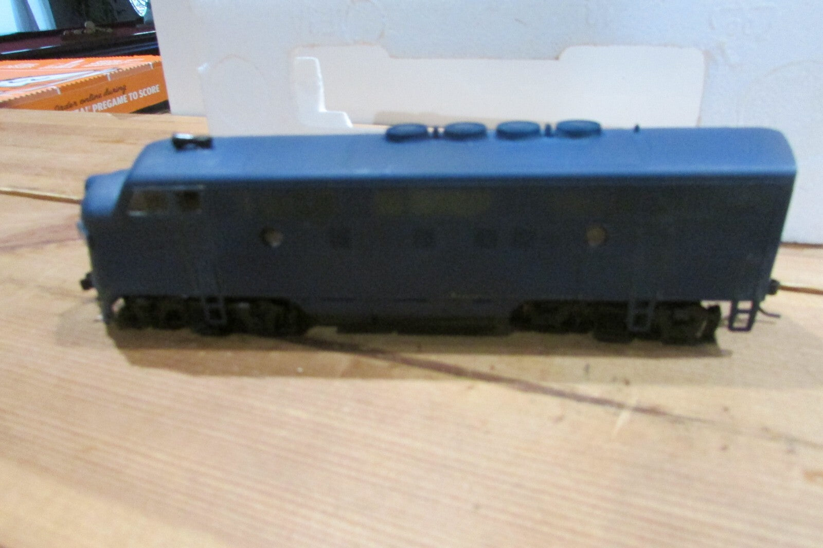 HO Scale Life-Like F3A Diesel Locomotive #200C   Lot#2744