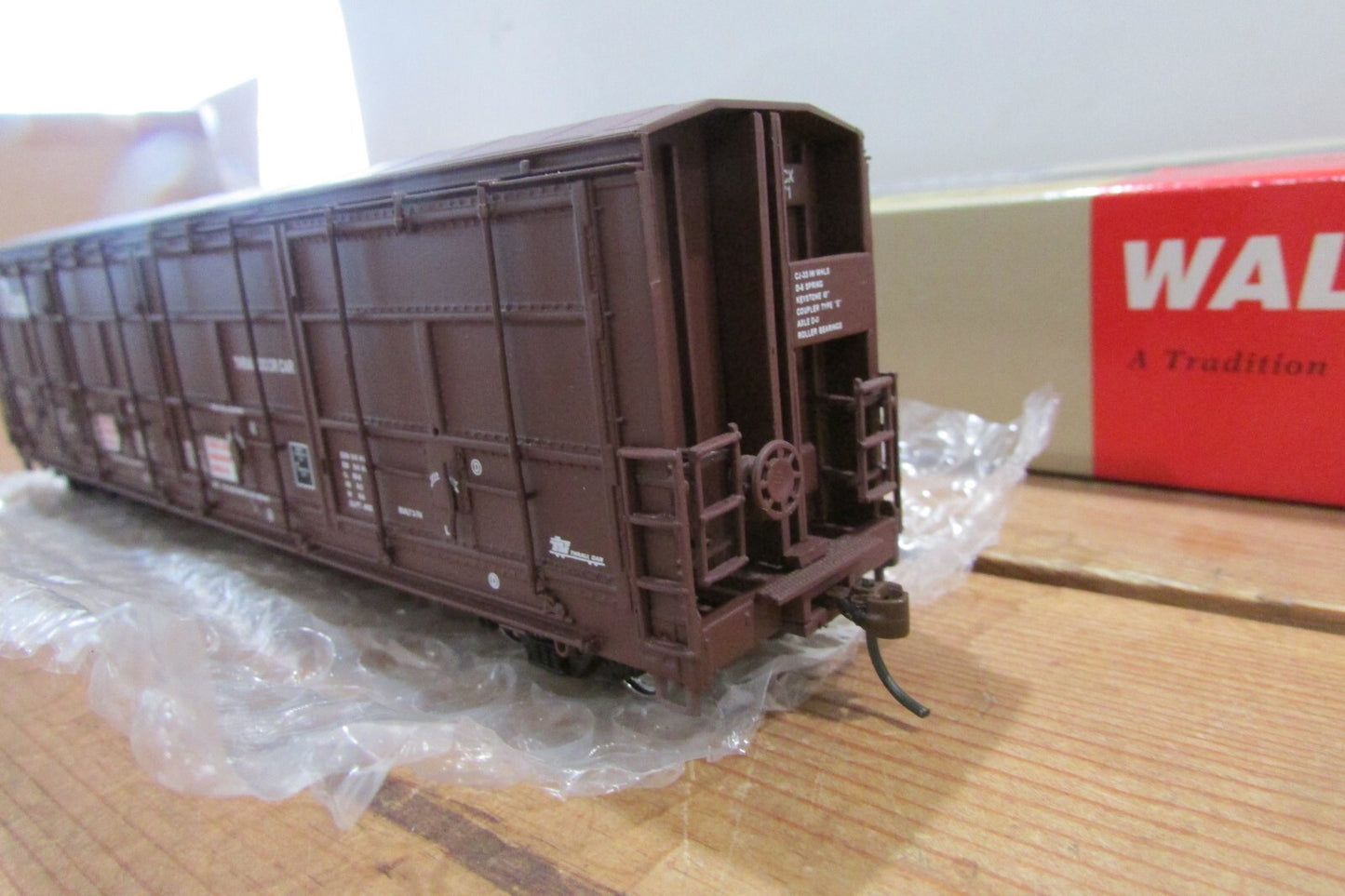 HO Scale Walthers 932-7033 Gold Line Thrall Door Box Car Lot#4576