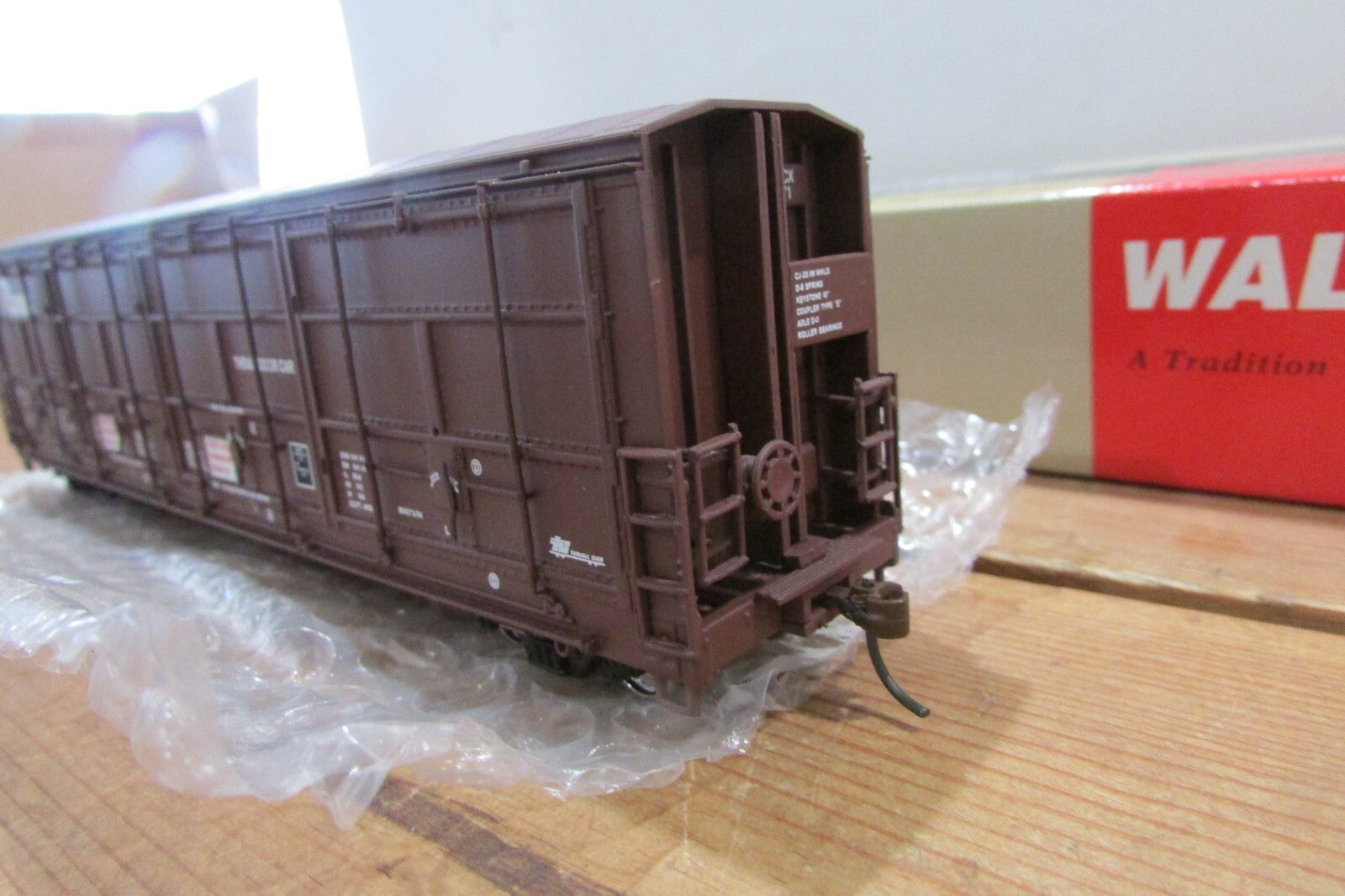 HO Scale Walthers 932-7033 Gold Line Thrall Door Box Car Lot#4576