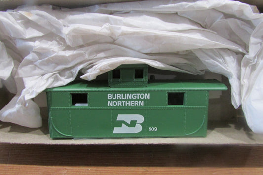 HO Scale RoundHouse 3473 Caboose Burlington Northern RH4348