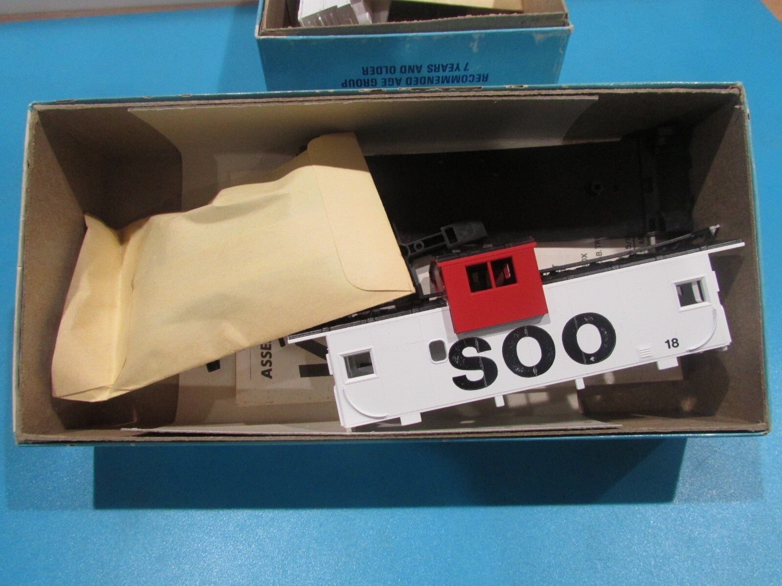 HO Scale Athearn Assorted (2)Gondola & Wide Vision Caboose Soo Line Lot#2250