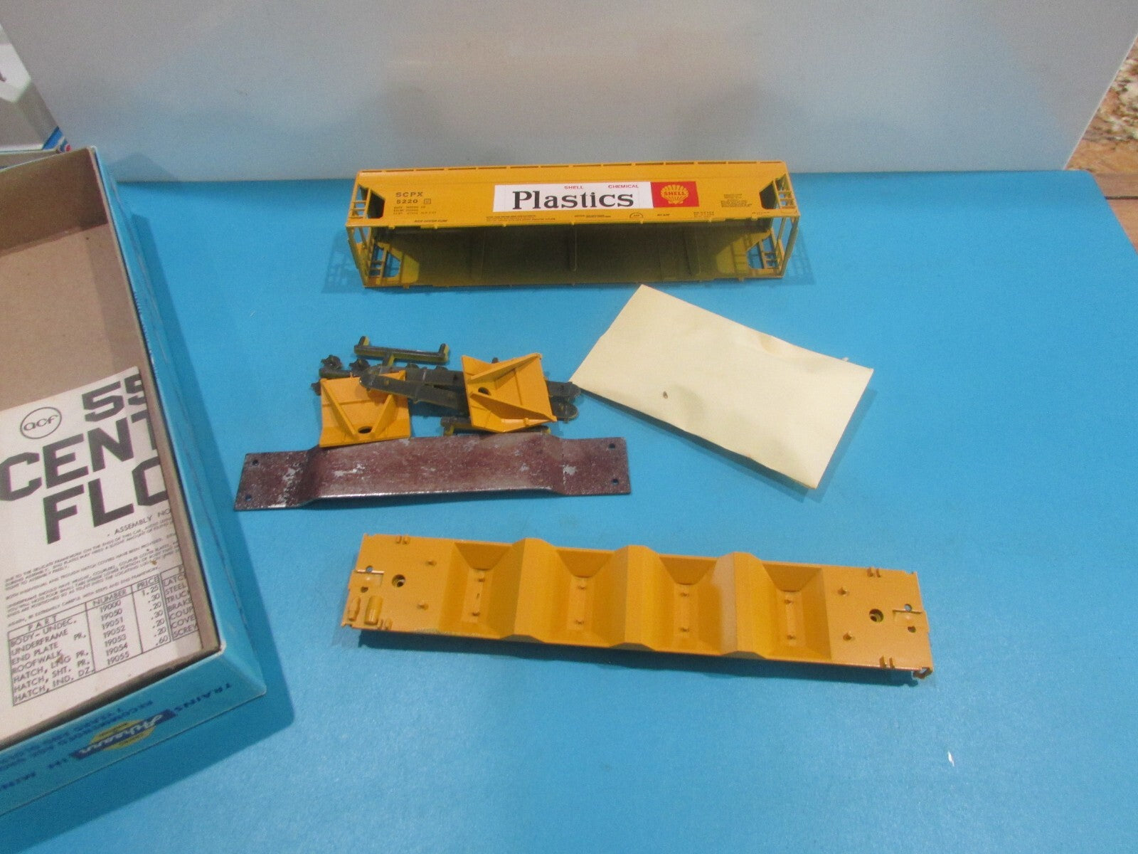 HO Scale Athearn 1910 55ft Center Flow Hopper Plastics Shell Oil Car Lot#2109