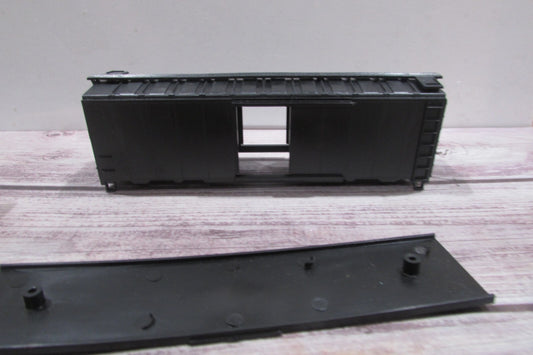 HO Scale Athearn 1200 40' Box Car Undecorated Kit