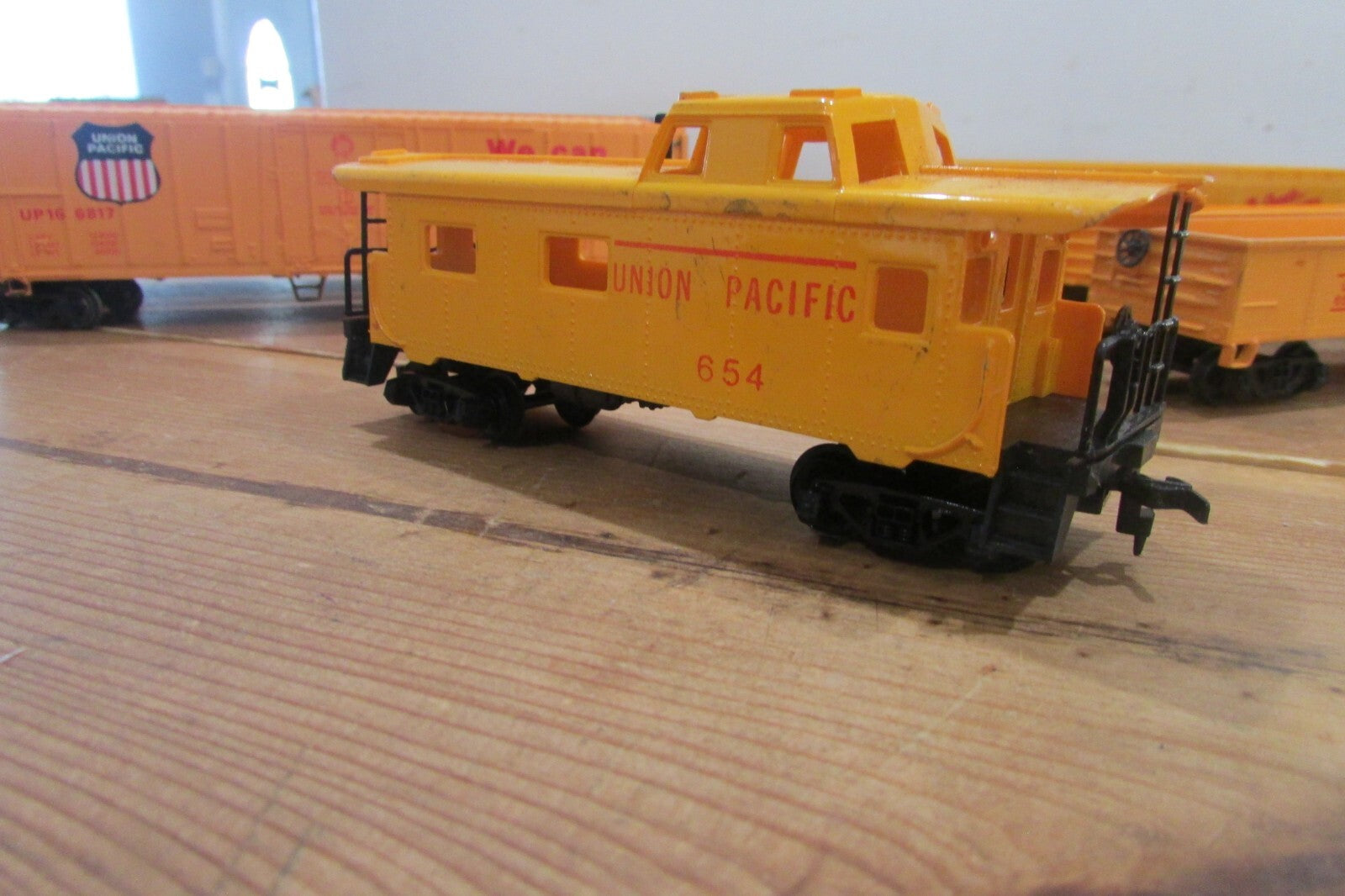 HO Scale (7) Assorted Union Pacific Shell &Freight Cars Lot#3751
