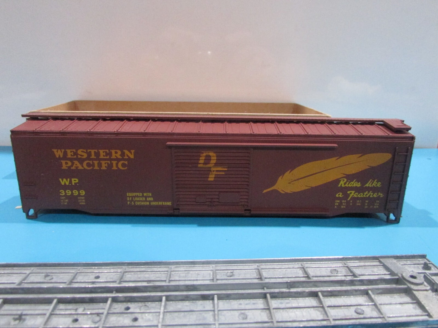 HO Scale RoundHouse 50' BoxCar Western Pacific  RH4328