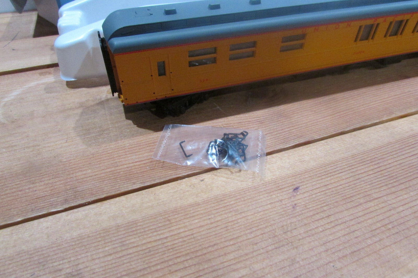 HO Scale IHC 49693 Union Pacific Diner Passenger Car Lot#0587
