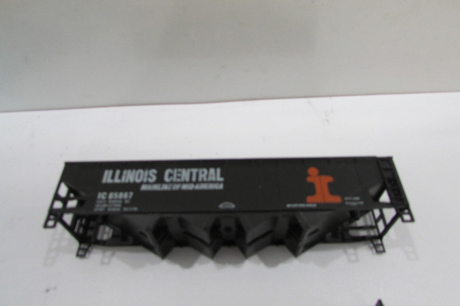 HO Scale Athearn 1759 Hopper Car Kit Illinois Central