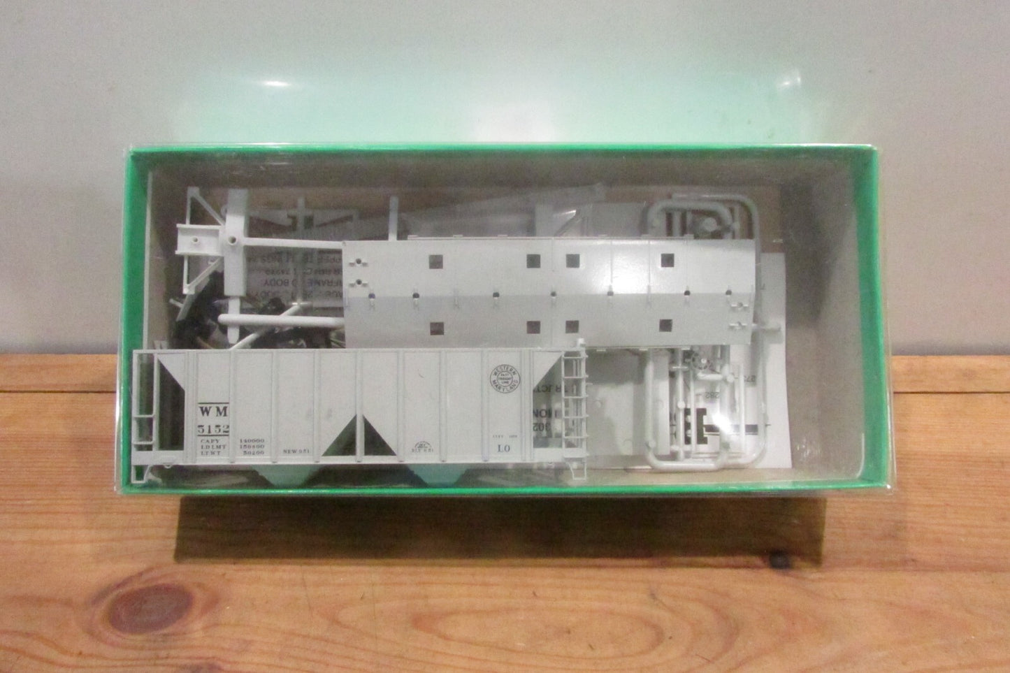 Ho Scale Bowser 55671 70Ton 2Bay Covered Hopper Western Maryland Kit