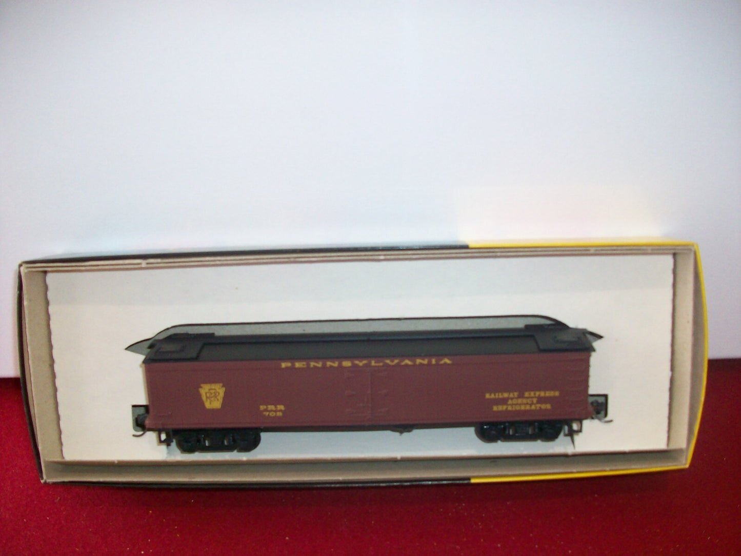 HO Scale Roundhouse 50'Express Reefer Pennsylvania Lot#0543