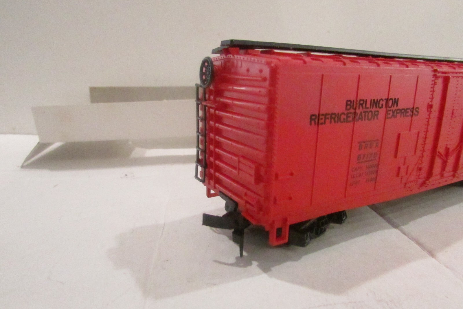 HO Scale AHM 5274E Burlington Refrigerator Express BRET #67170