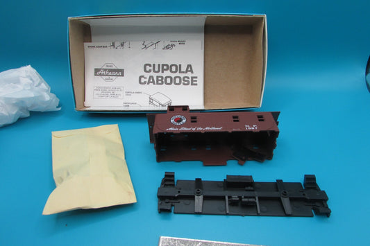 HO Scale Athearn 1266 Northern Pacific Caboose Car Kit   Lot#4510