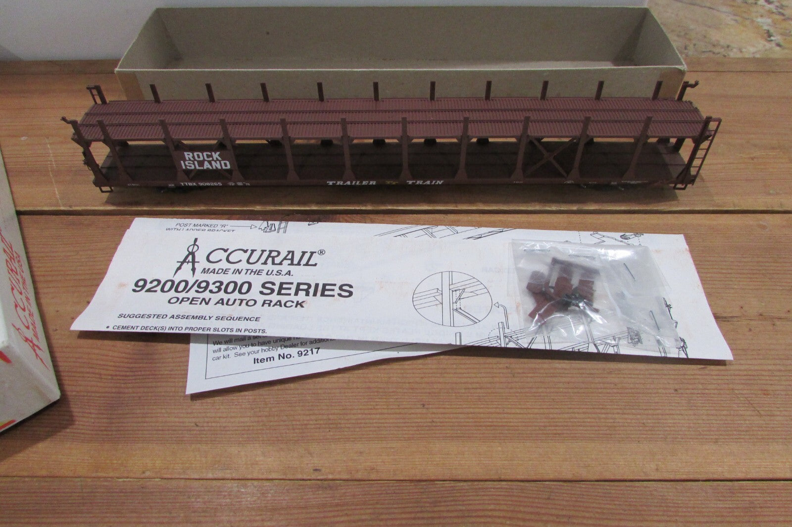 HO Scale  Accurail 9217 Bi-Lever Open Auto Rack Rock Island  Lot#4222