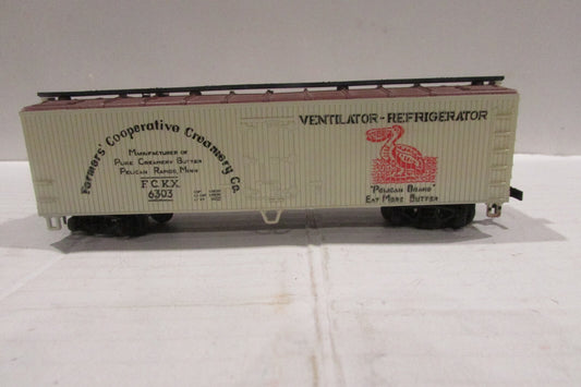 HO Scale AHM/Rivarossi 78-36 Freight Car Farmer's Cooperative Creamery Co