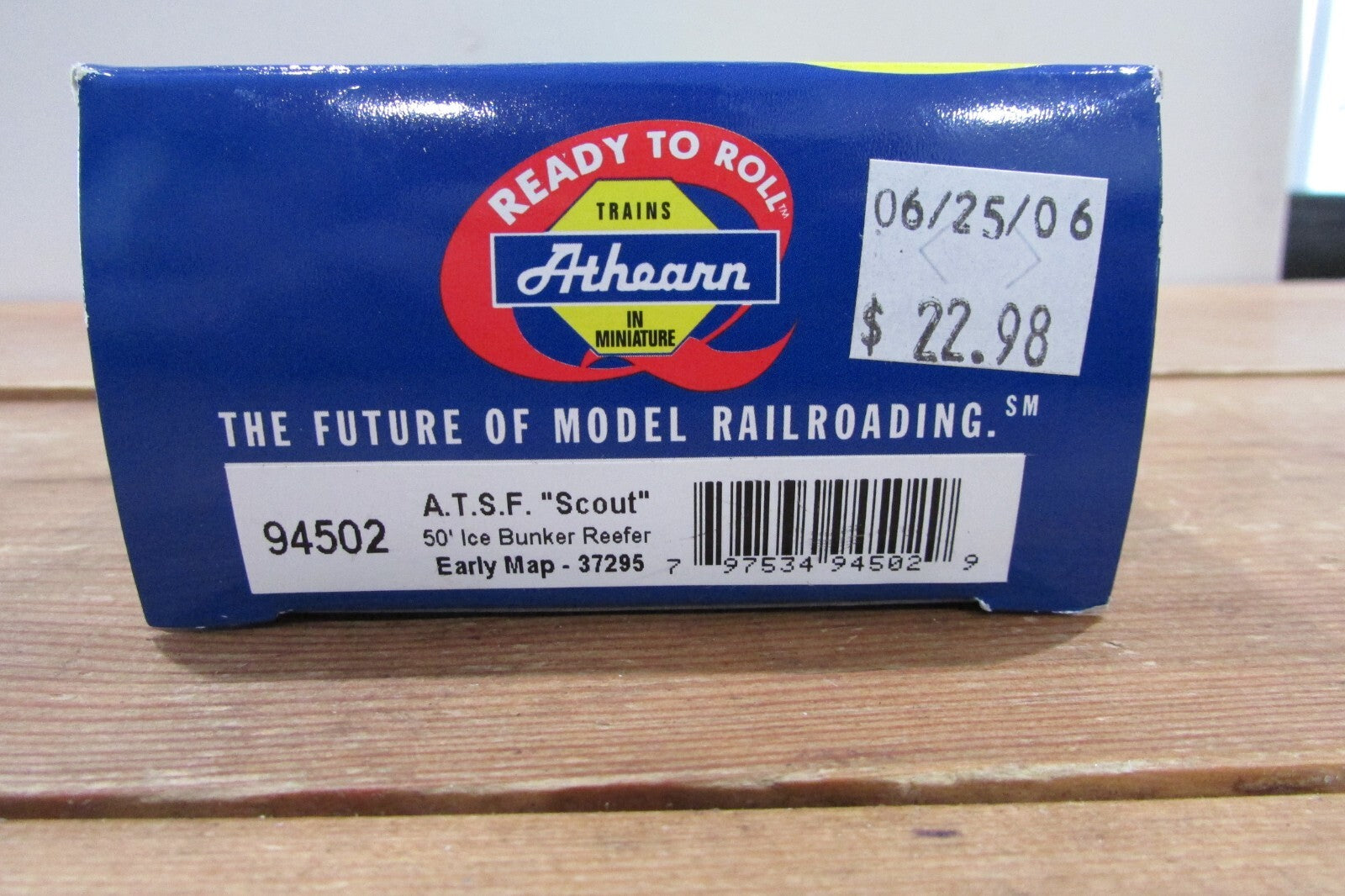 HO Scale Athearn 94502 A.T.S.F. Scout 50' Ice Bunker Reefer(Early Map) ATH4625