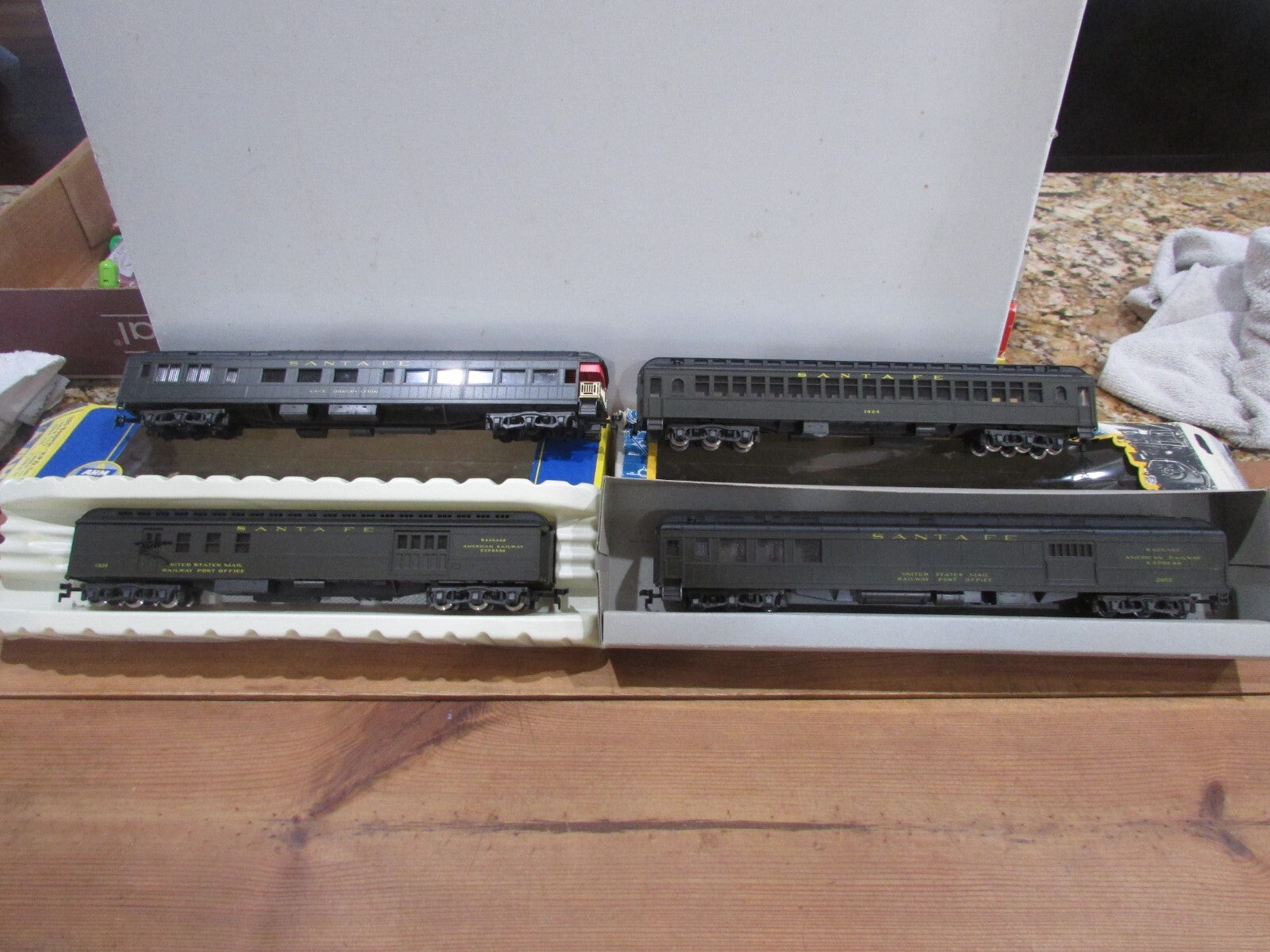 HO Scale AHM/Rivarossi (4) Santa Fe Assorted Passenger Cars  Lot#3558