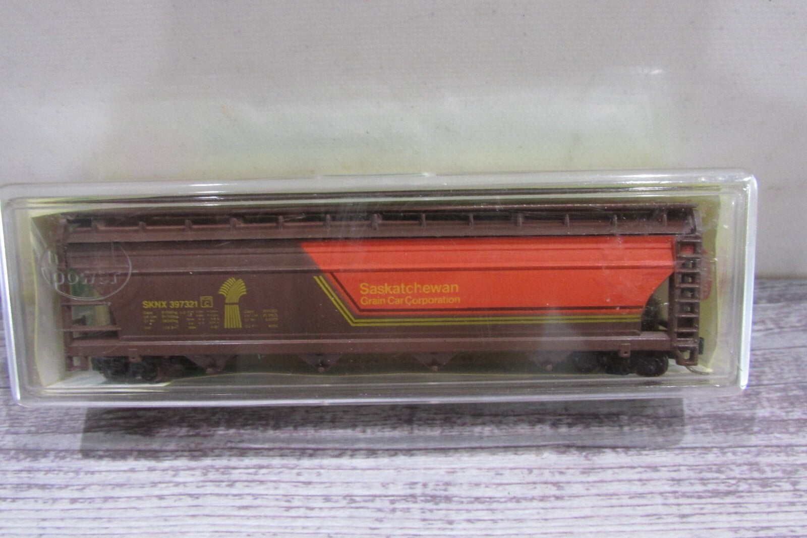 N Scale Model Power 3491 55' Cylindrical Hopper Saskatchewan Grain Car Corp,