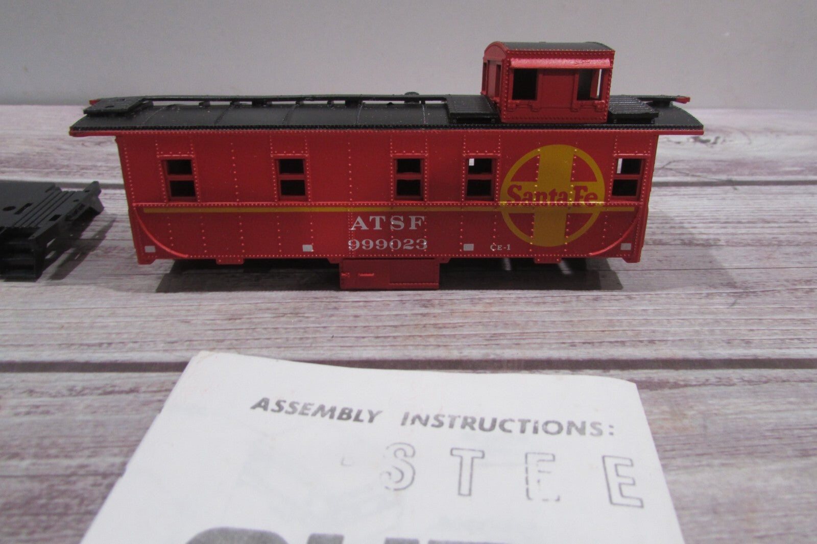 HO Scale Athearn 1269 ATSF Santa Fe Caboose #999023 Kit