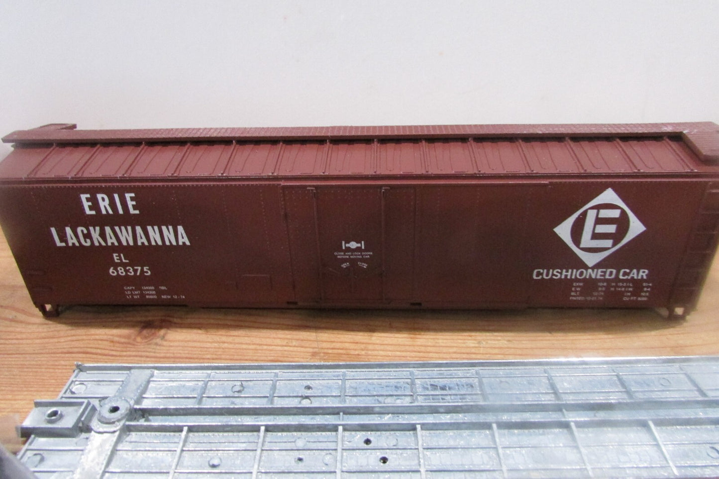 HO Scale Roundhouse 1258 50' Box Car Kit ERIE RH4311