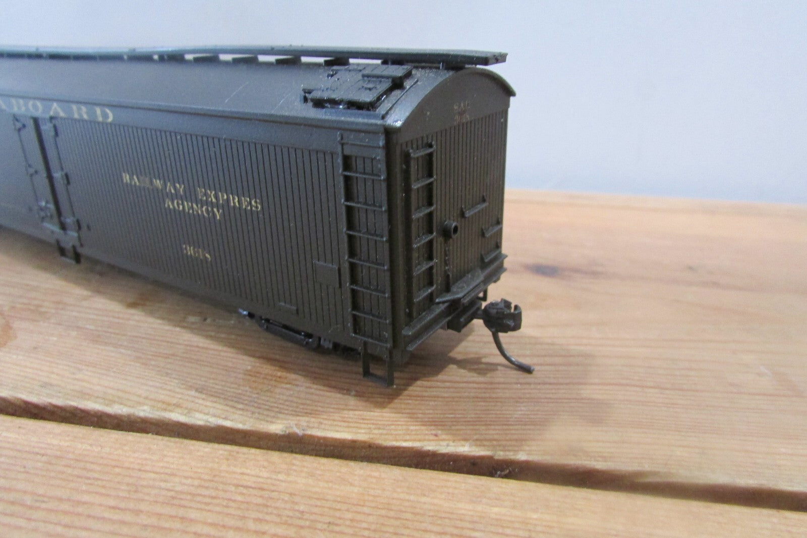 HO Scale Roundhouse Express Refrigerator Car #3615 Seaboard RH4320