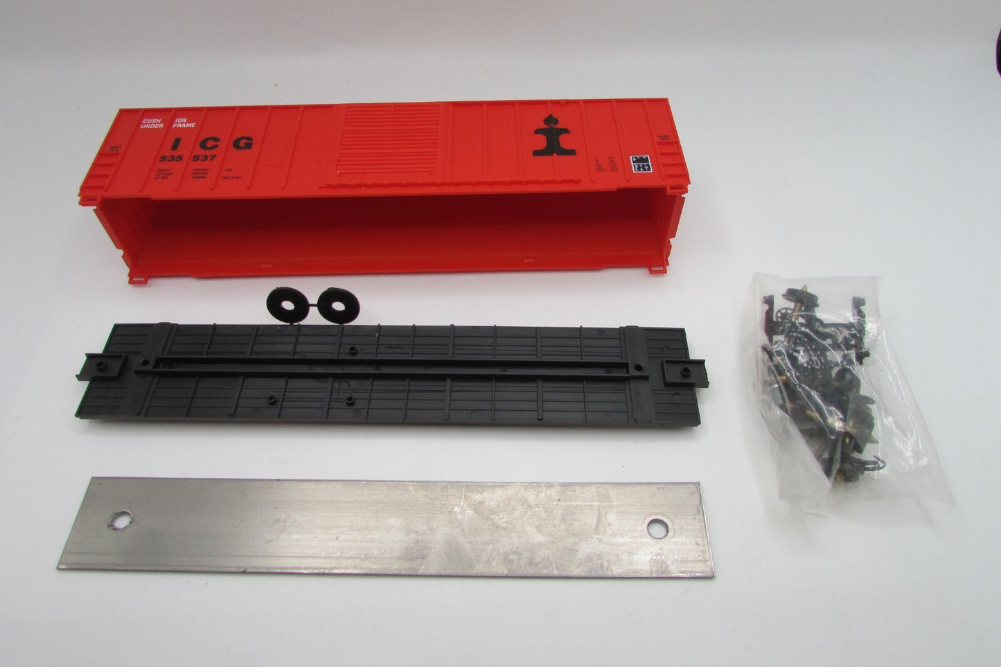HO Scale RoundHouse 19506 50' FMC Single Door Box Car Kit ICG RH4789