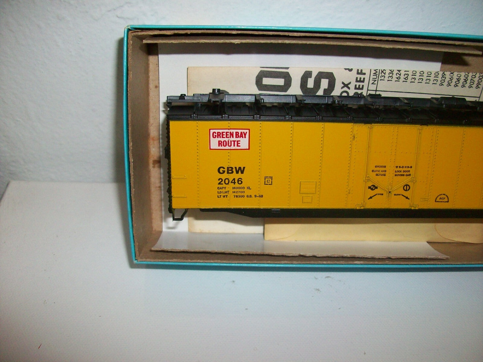 HO Scale Athearn 1361 50ft PD BoxCar Green Bay & Western