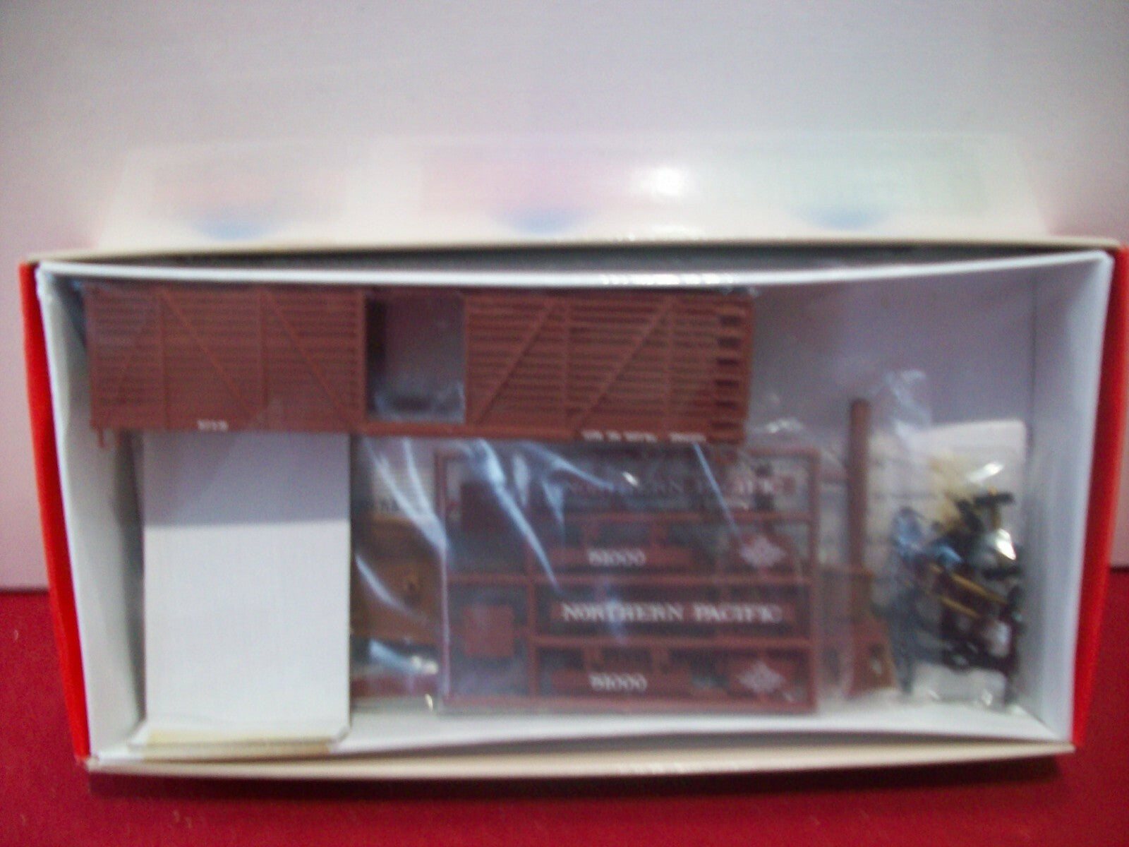 HO Scale Walthers 932-3412 Stock Car w/outside Braced Wood "Northern Pacific"