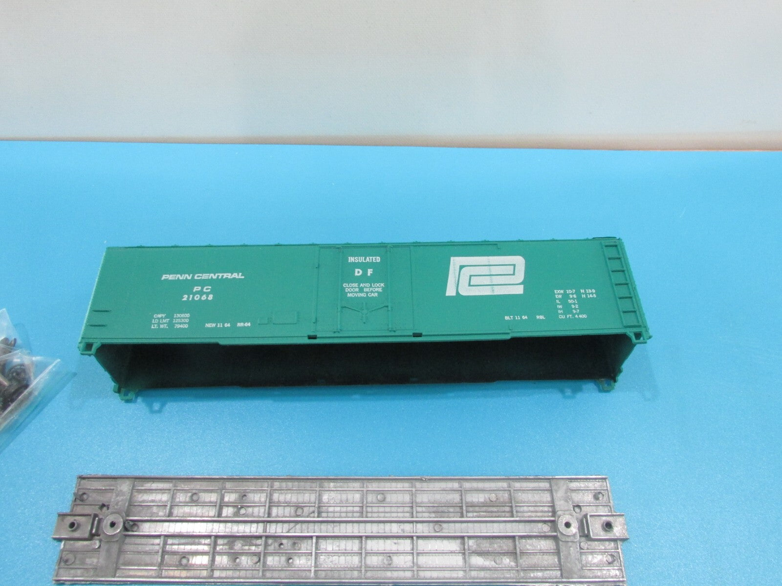 HO Scale Roundhouse 1260 50'  Boxcar Kit Penn State RH4300